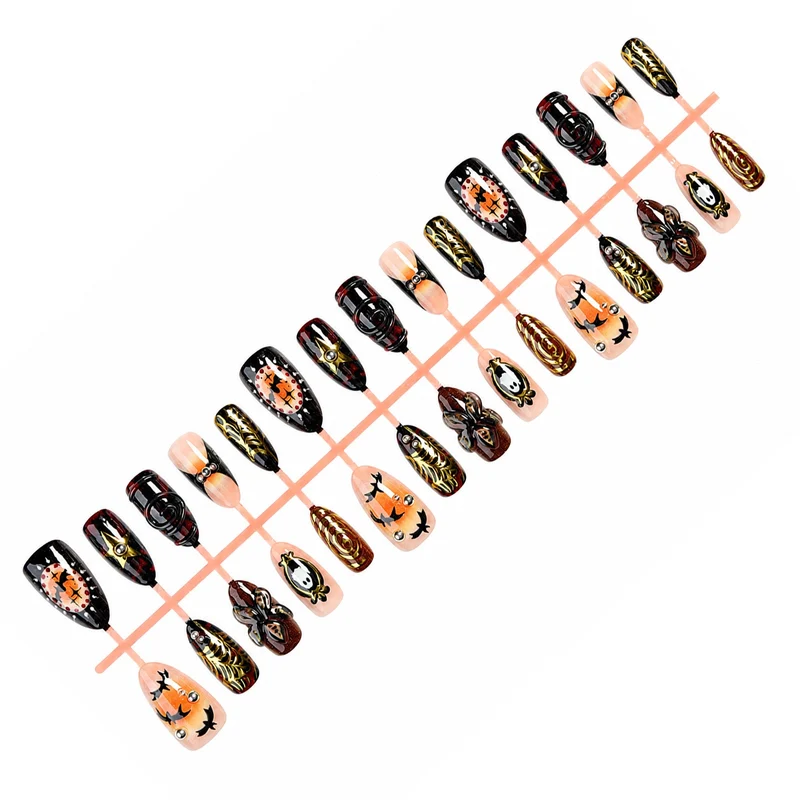 Kreatives Kunstnagelset mit gruseligen Halloween-Motiven Karnz