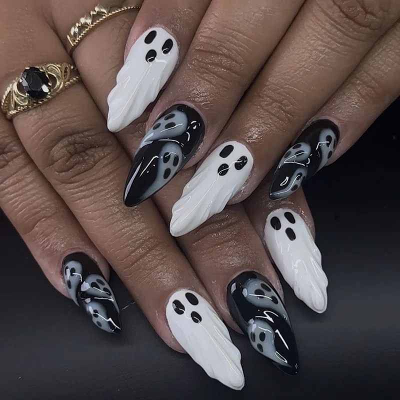 Kreatives Kunstnagelset mit Gespenstermotiven Karnz
