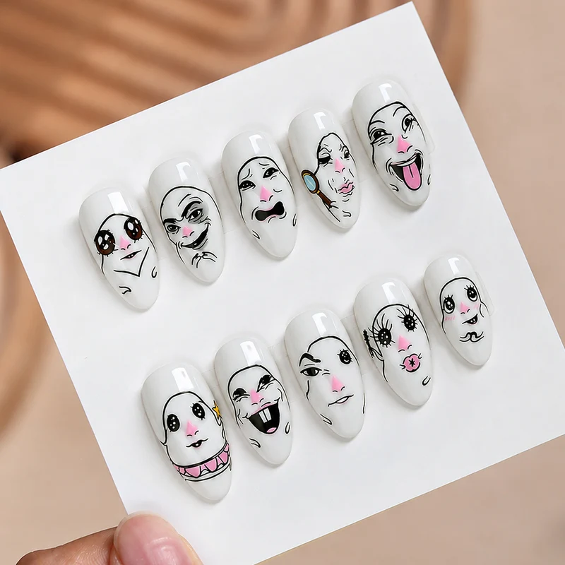 Kreatives Kunstnagelset mit Gesichtsmotiven Karnz