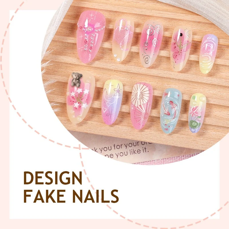 Kreatives Kunstnagelset mit floralen und verspielten Designs Karnz