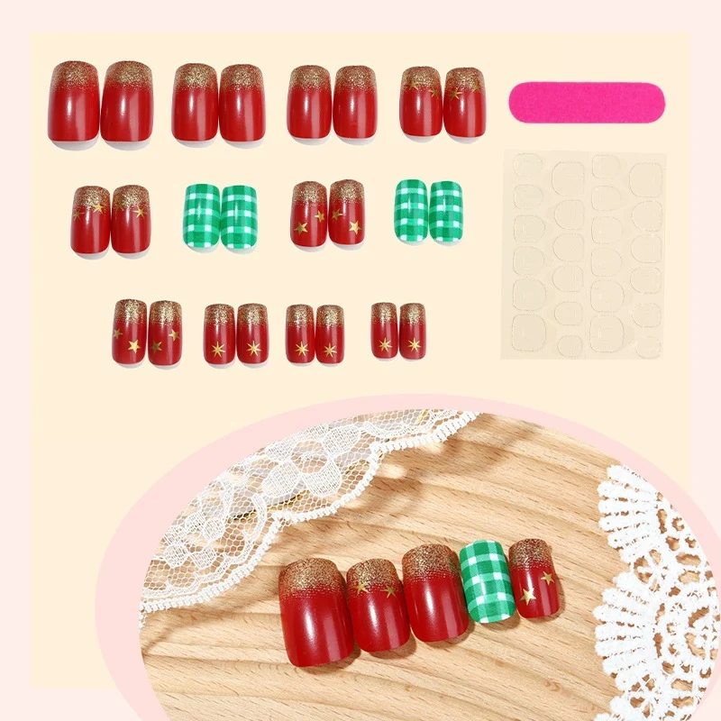 Festliches Kunstnagelset mit Glitzer- und Weihnachtsmotiven Karnz