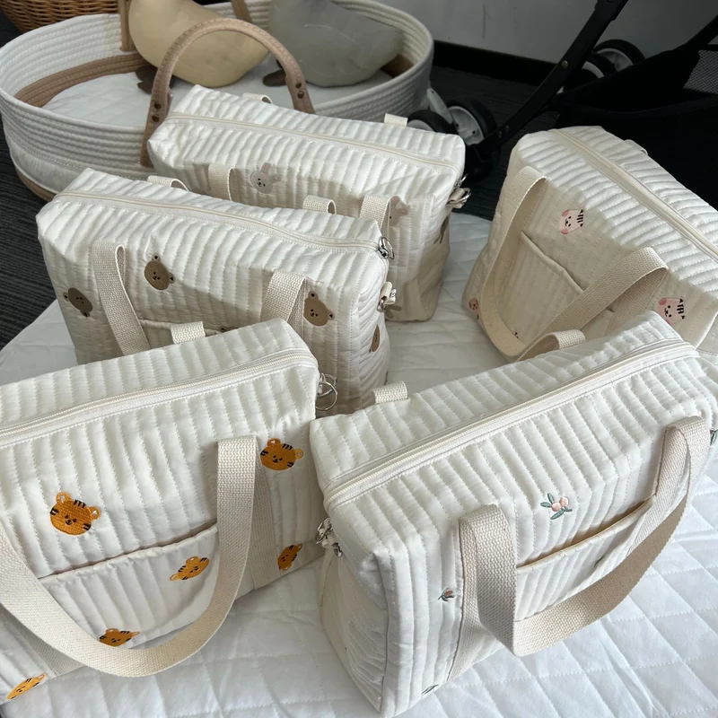 Gestepptes wandelbare Wickelrucksack mit gesticktem Tierapplikation und Kinderwagenhaken
