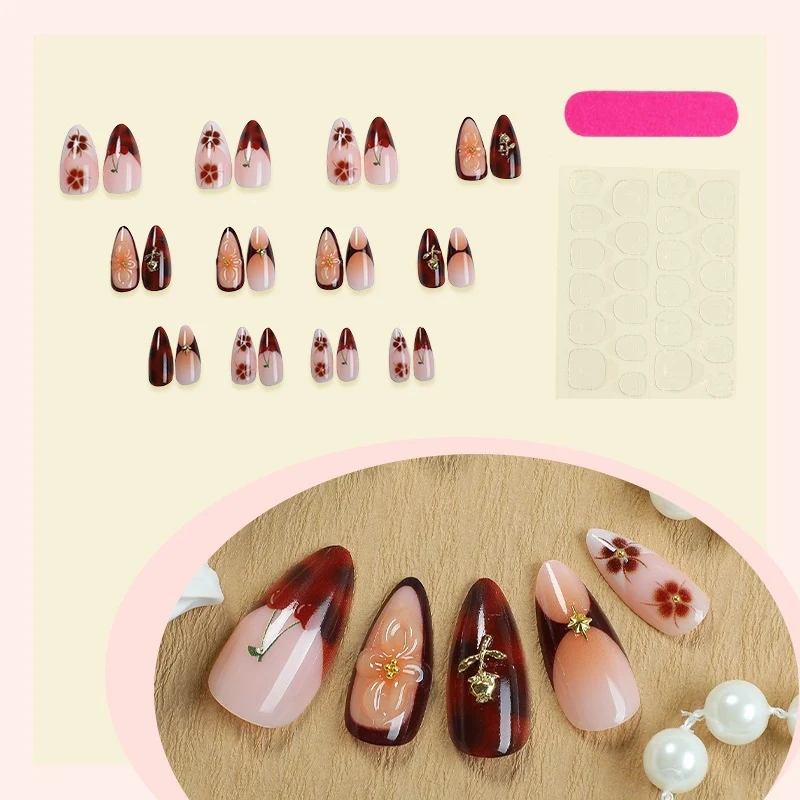Kunstnagel-Set mit floralen Motiven und Glitzerdetails Karnz