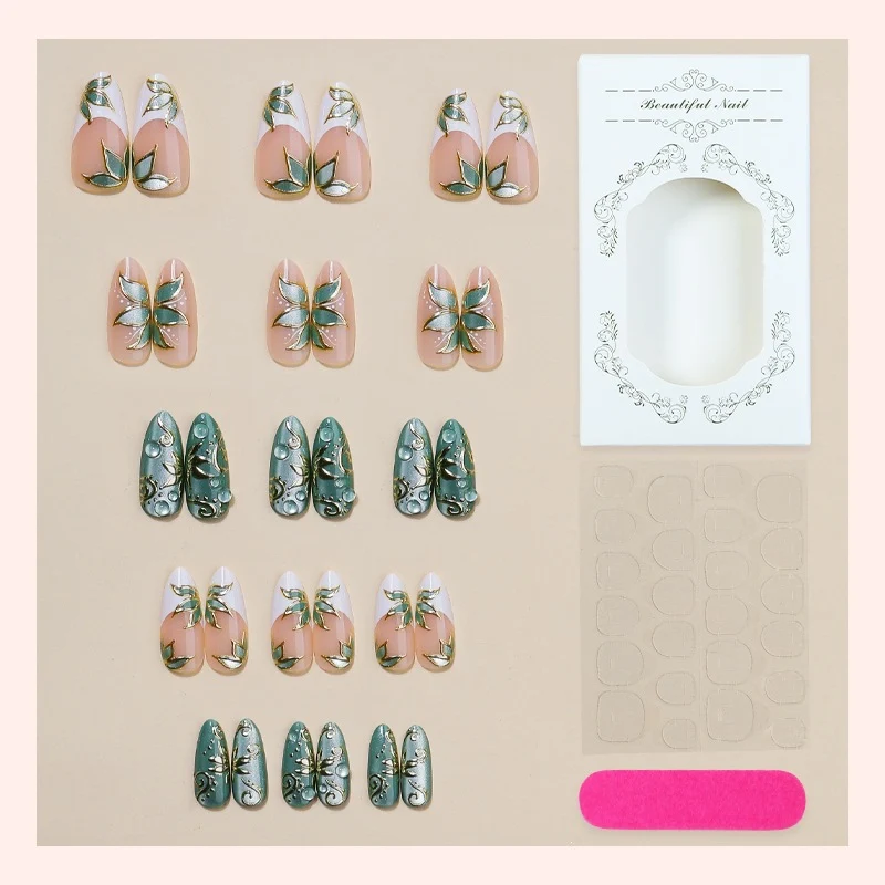 Kunstnagel Set mit floralen Designs und 3D-Akzenten Karnz