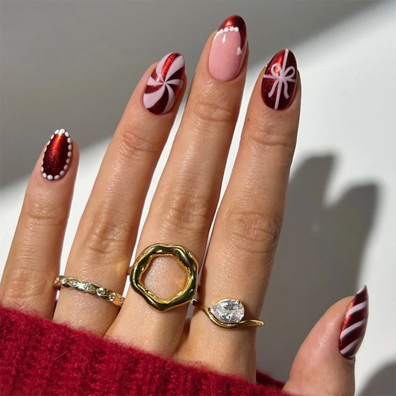 Kreatives Kunstnagelset mit festlichen Karamell- und Streifenmotiven Karnz