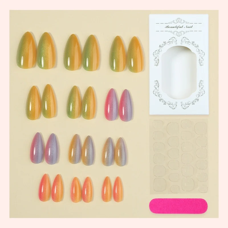 Elegantes und kreatives Kunstnagelset Karnz