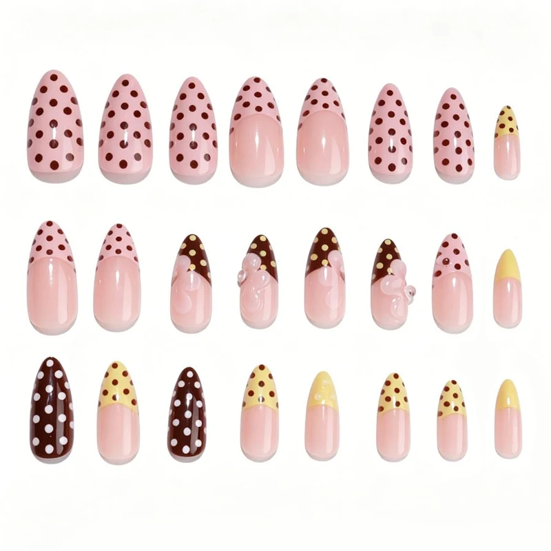 Kreatives Kunstnagelset mit Blumen- und Punkte-Design Karnz