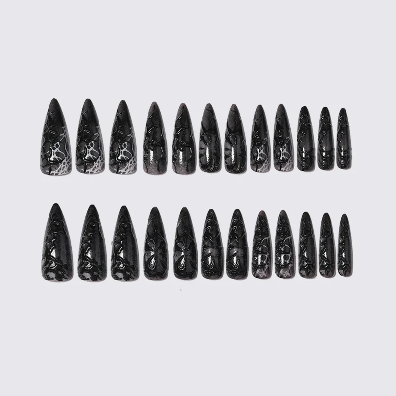Kreatives Kunstnagelset im Spinnen-Muster Karnz