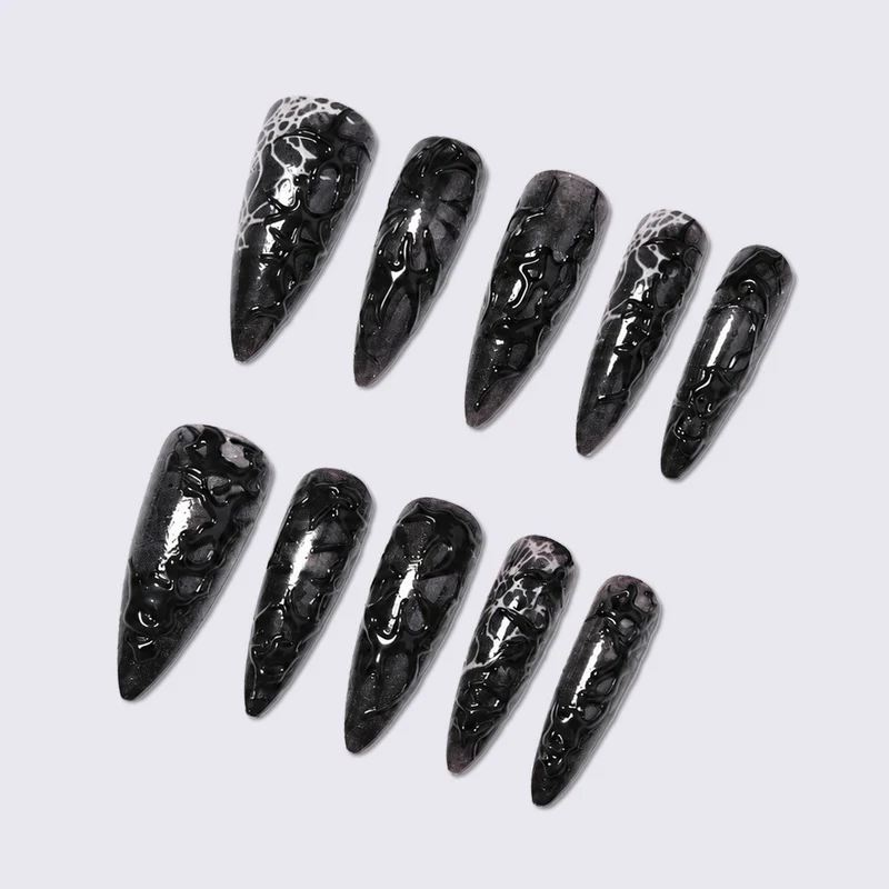 Kreatives Kunstnagelset im Spinnen-Muster Karnz