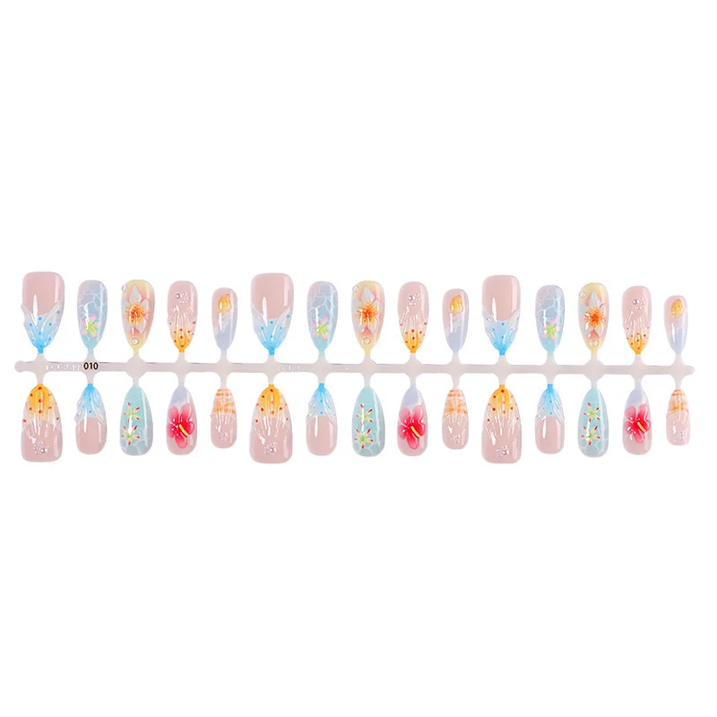 Kreatives Kunstnagel-Set mit floralem Design Karnz