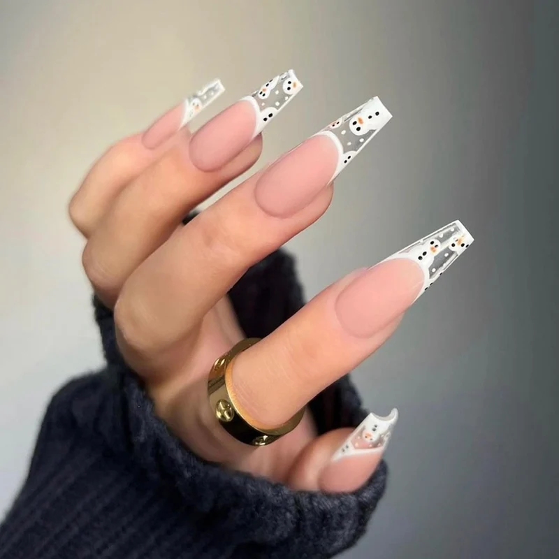 Elegantes Kunstnagelset mit strahlend grünen French-Spitzen Karnz