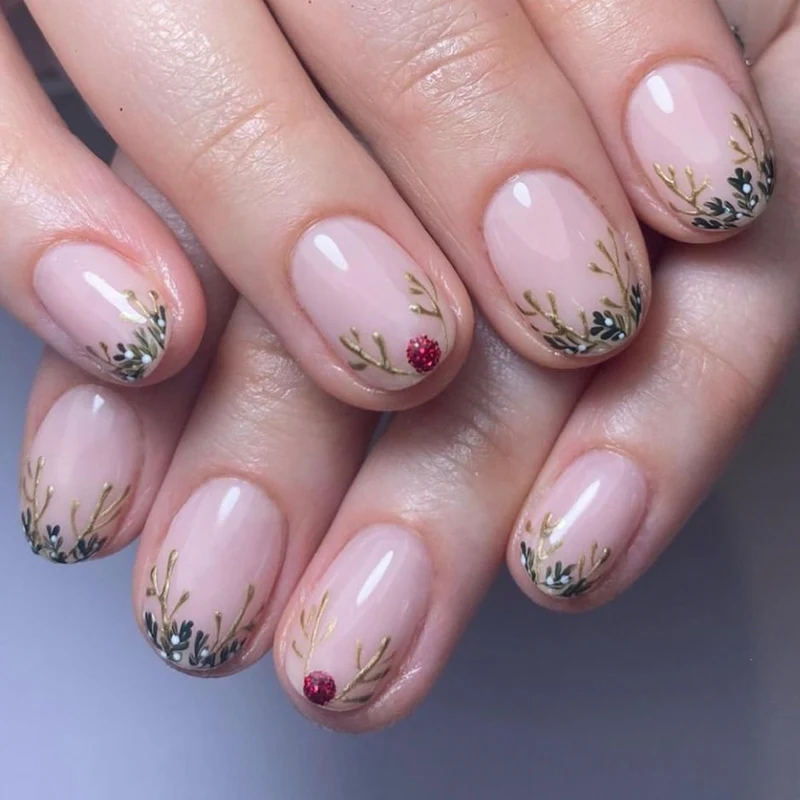 Elegantes Kunstnagelset mit strahlend grünen French-Spitzen Karnz