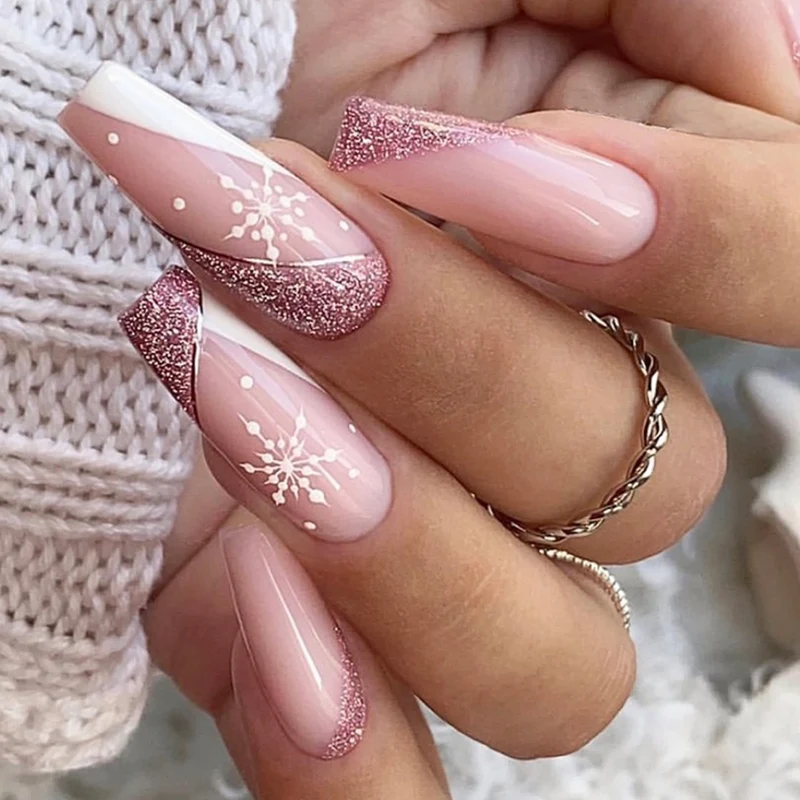 Elegantes Kunstnagelset mit strahlend grünen French-Spitzen Karnz