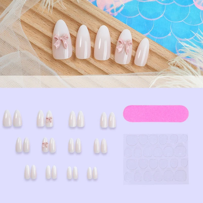Elegantes Kunstnagelset mit luxuriösem Ombre-Effekt und zarten Schleifenakzenten Karnz