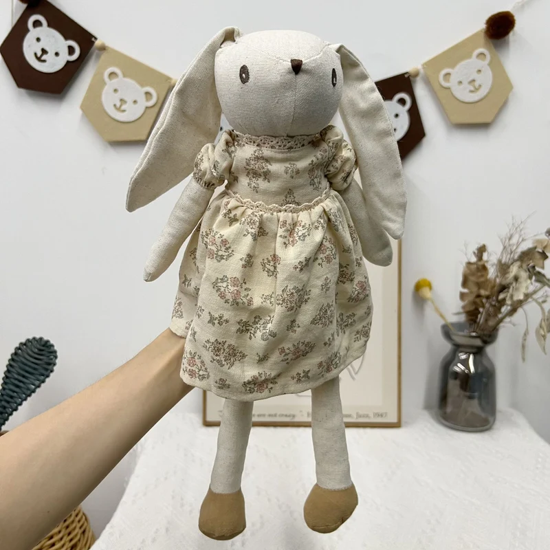 Plüsch-Leinen-Hasenpuppe mit langen Ohren, Fliege und abnehmbaren karierten Latzhosen