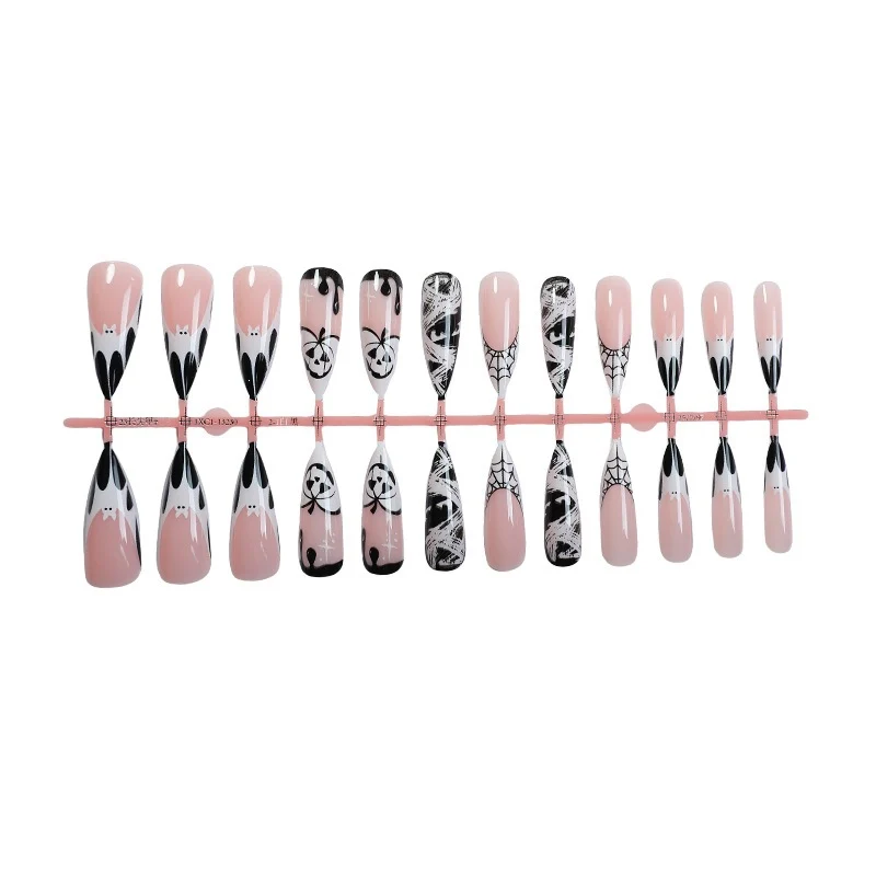 Kreatives Halloween Kunstnagelset mit Gespenster- und Spinnenmotiven Karnz
