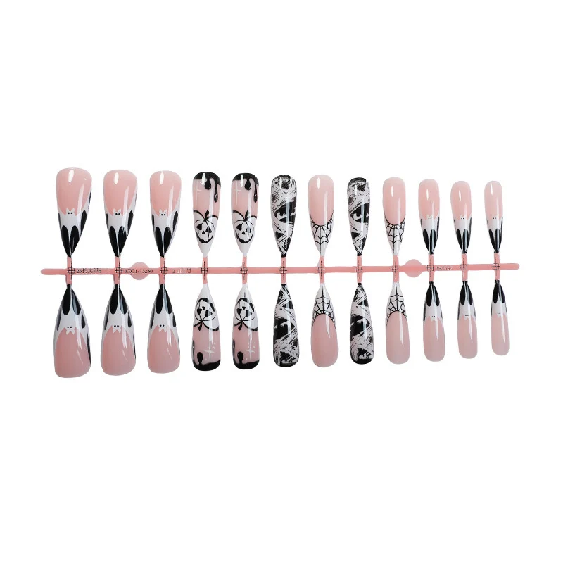 Kreatives Halloween Kunstnagelset mit Gespenster- und Spinnenmotiven Karnz