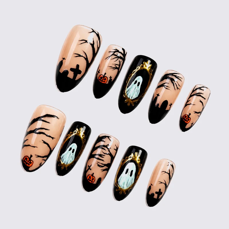 Kreatives Halloween Kunstnagelset mit Geister- und Kürbisdesigns Karnz