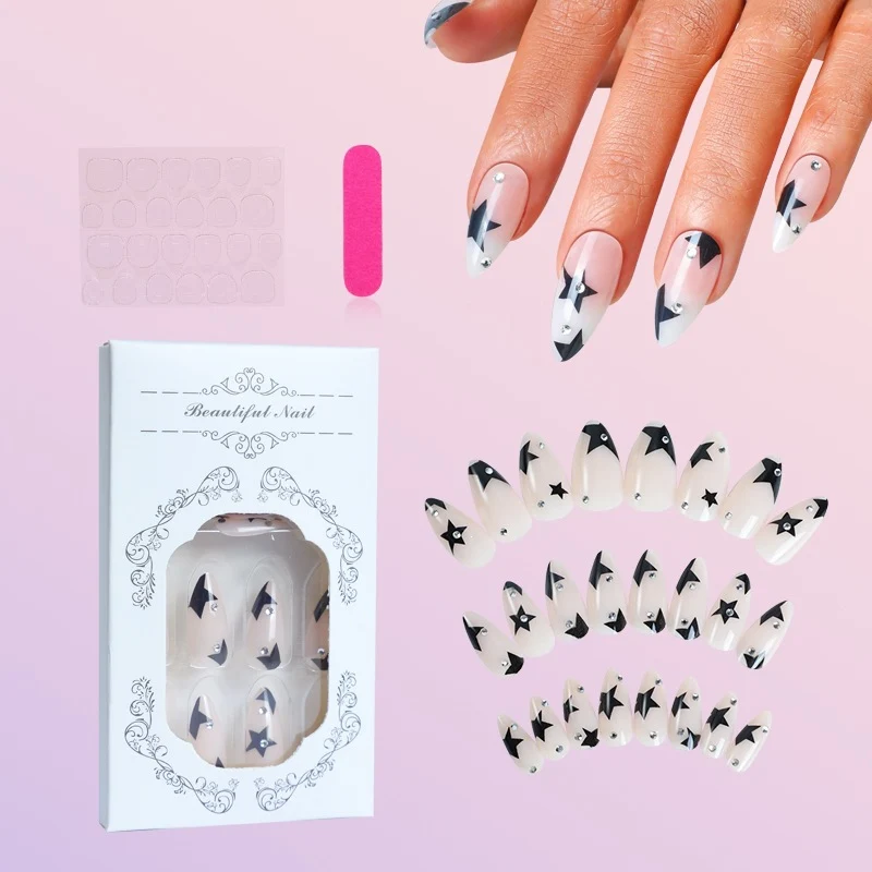 Elegante Kunstnägel mit Glitzerakzenten Karnz
