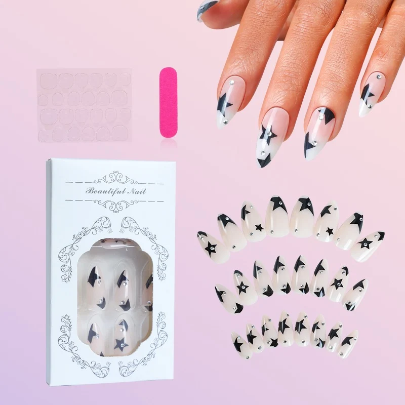 Elegante Kunstnägel mit Glitzerakzenten Karnz