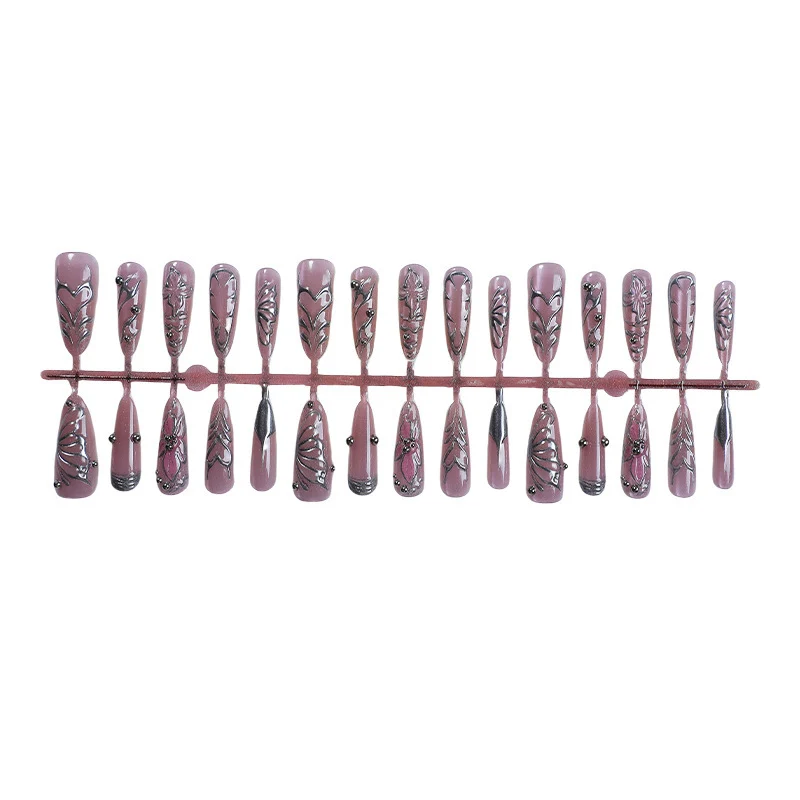 Elegante Kunstnägel mit filigranen Mustern Karnz