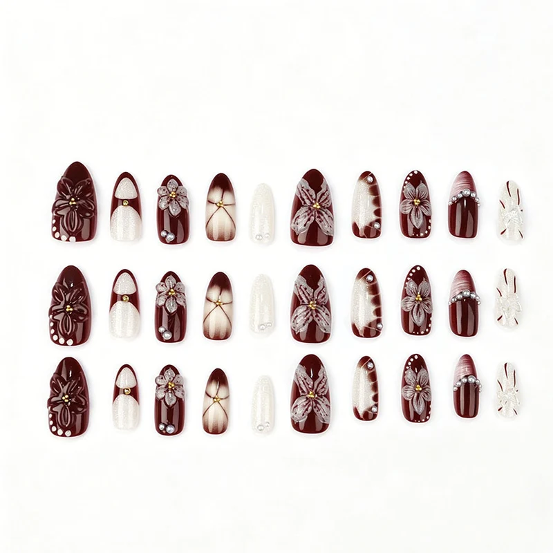 Elegante Künstliche Nail Art mit floralem Design und 3D-Verzierungen Karnz