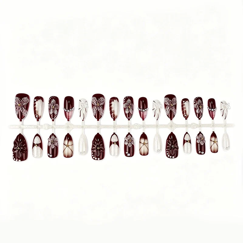Elegante Künstliche Nail Art mit floralem Design und 3D-Verzierungen Karnz