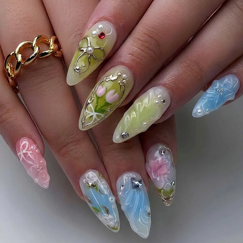 Blumige Kunstnagel-Set Karnz