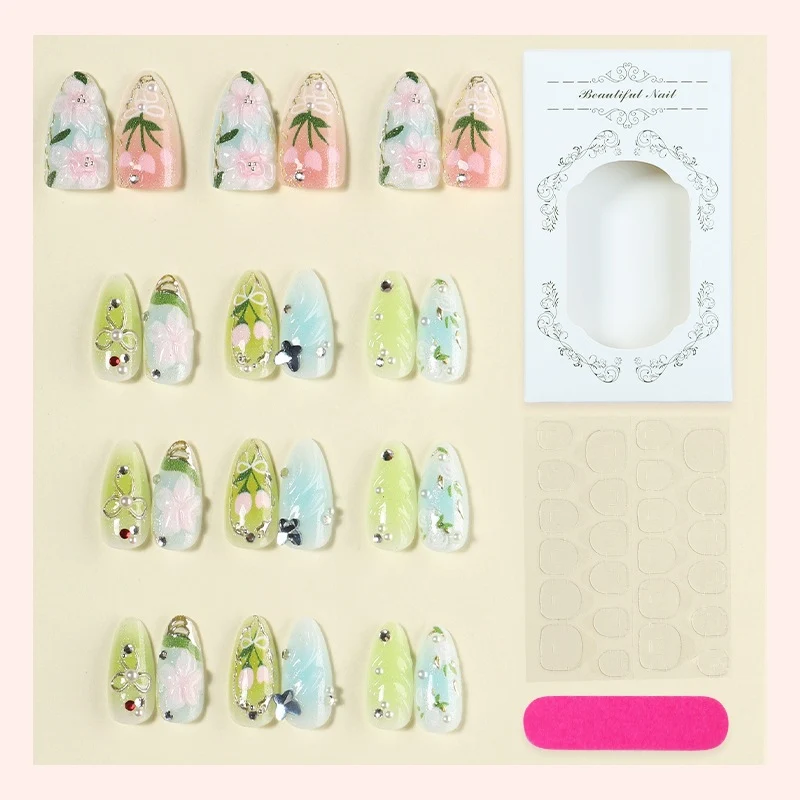Blumige Kunstnagel-Set Karnz