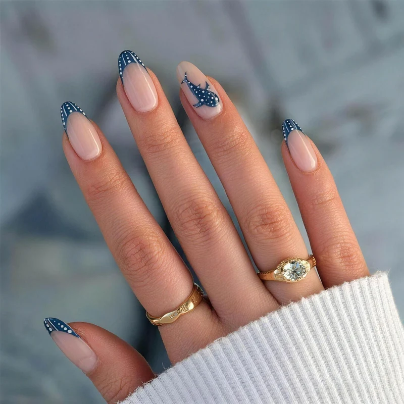 Künstlerisches Press-On Nagelset mit marinem Leben Design