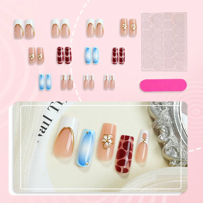 Künstlerisches Press-On Nagelset mit floralen Verzierungen