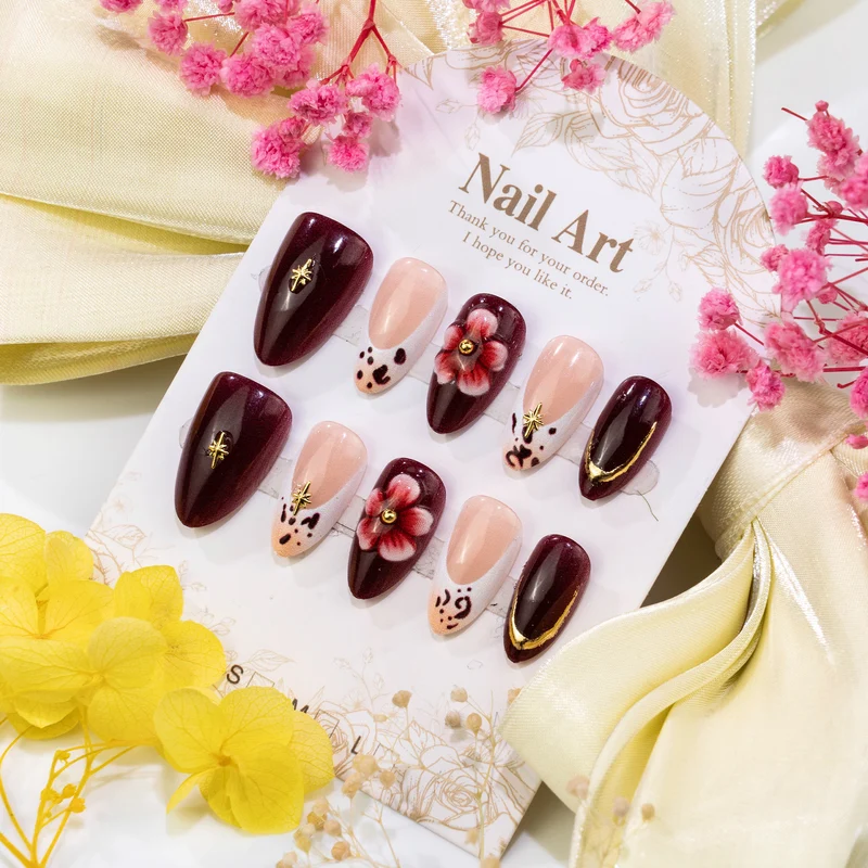 Kunstset für Aufklebenägel mit floralen und Leopardenakzenten