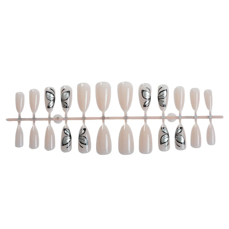 Künstlerisches Press-On-Nagel-Set mit Schmetterlingsdesigns