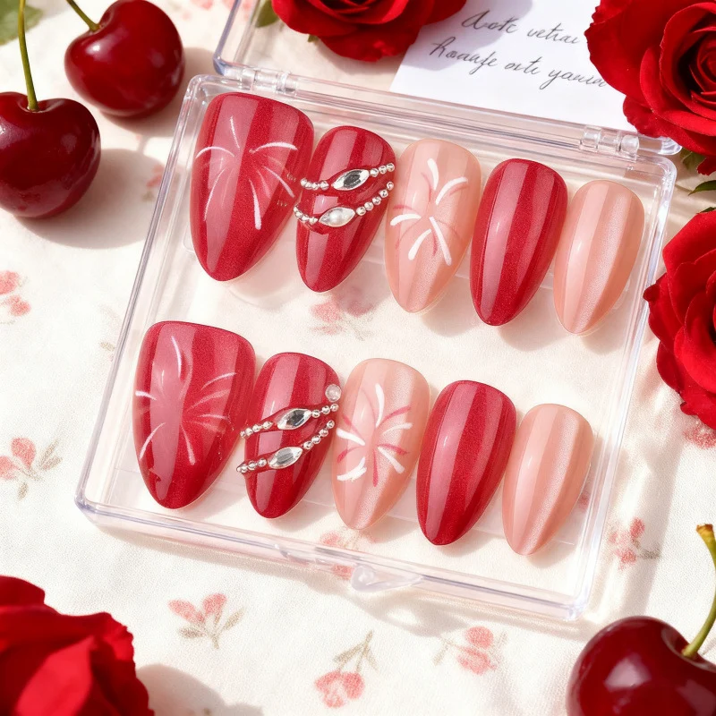 Dekoratives Press-On Nail Art Set mit Edelsteinakzenten