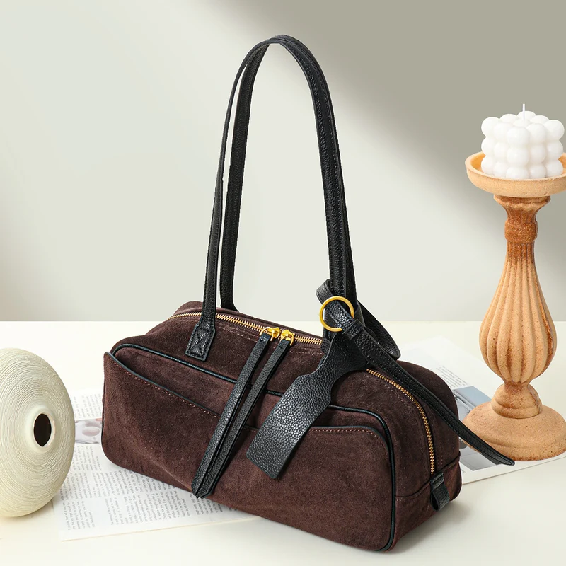 Kompakte rechteckige gepunktete Schultertasche mit Reißverschluss oben und abnehmbarem Schultergurt