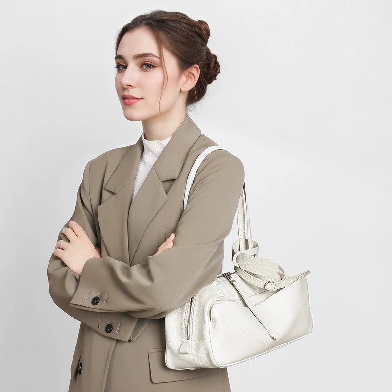 Kompakte rechteckige gepunktete Schultertasche mit Reißverschluss oben und abnehmbarem Schultergurt