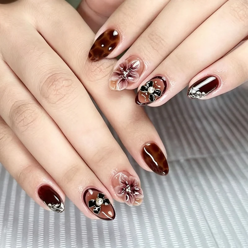 Dekoratives Floral Nagel Kunst Press-On Set