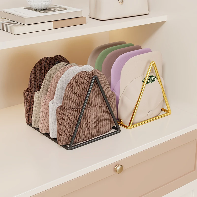 Dreieckiger Gold Metall Multi-Slot Mütze und Strickmützen Organizer Regal