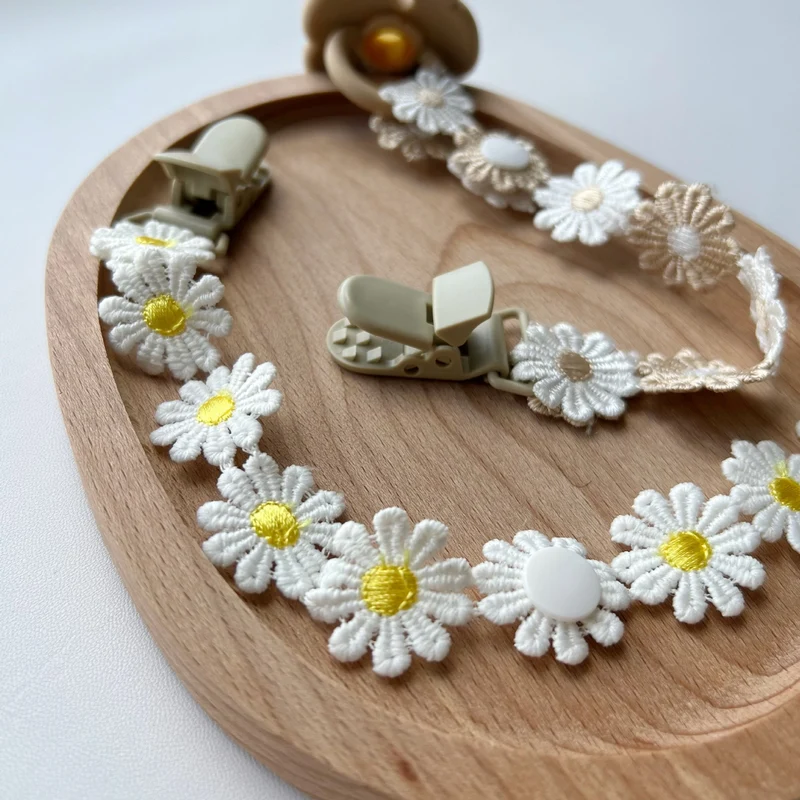 Handgefertigter Blumen Spitze Schnullerhalter Lanyard mit Sicherheitsdruckknopfclip