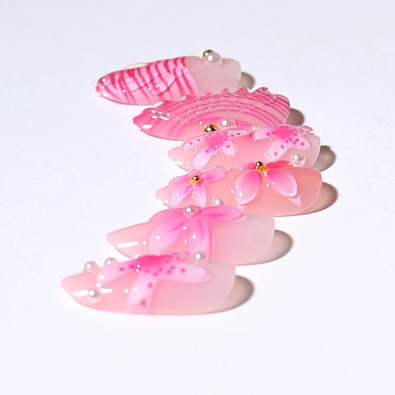 Künstlerisches 3D-Blumen-Press-On-Nageldesign