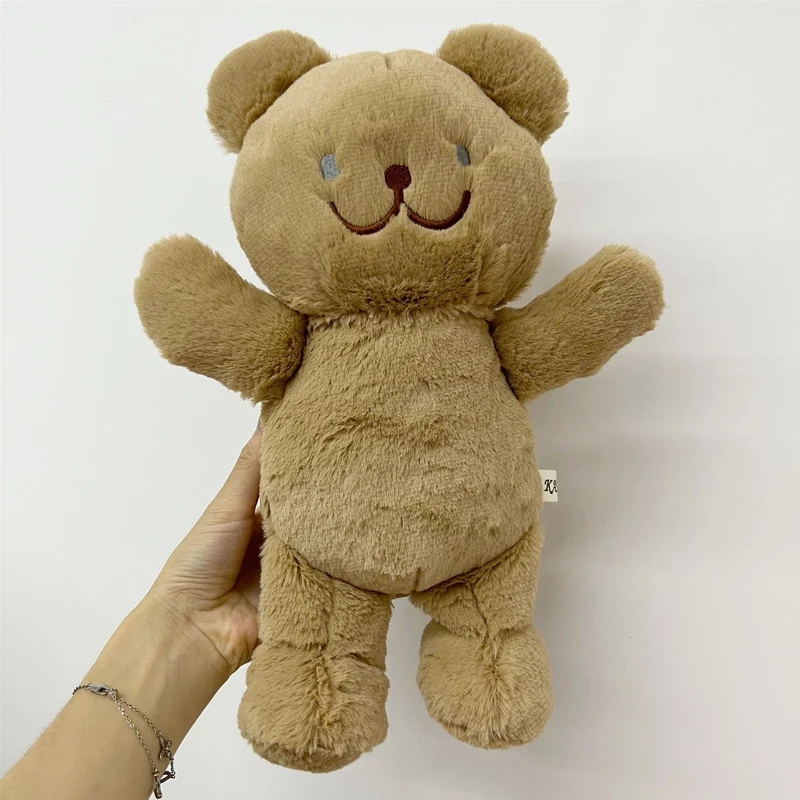 Handgefertigte Plüsch-Häschenpuppe mit floppy Ohren, gesticktem Gesicht und karierter Latzhose