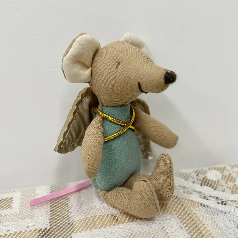 Handgefertigte Baumwolle Maus Puppe mit gehäkeltem Blumenkleid