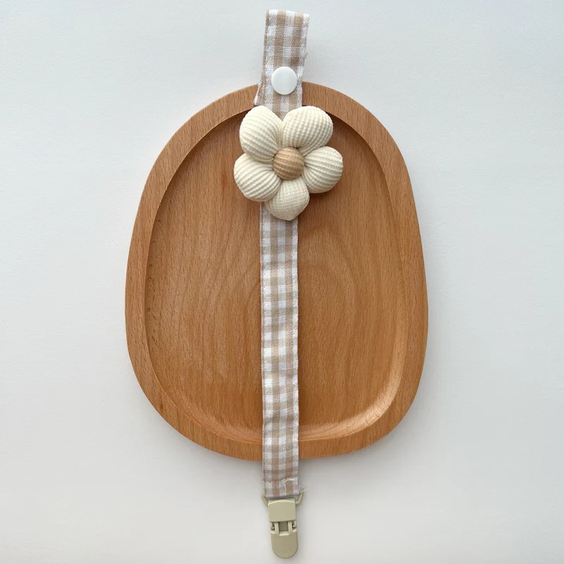 Karo Baumwolle Schnullerband mit gepolstertem geripptem Blumenmotiv und Schnellverschlussclip
