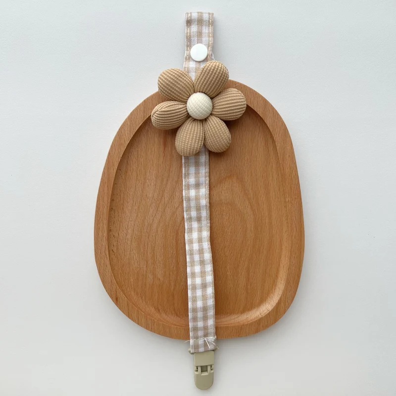 Karo Baumwolle Schnullerband mit gepolstertem geripptem Blumenmotiv und Schnellverschlussclip