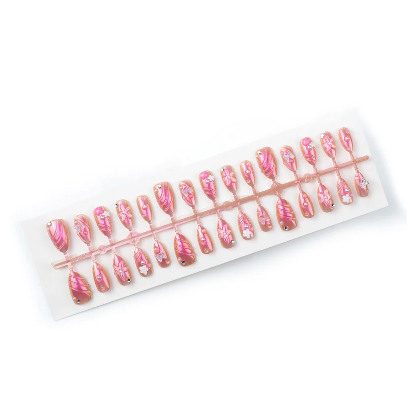 Künstlerisches floral verziertes Press-On Nageldesign