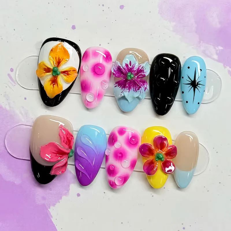 Künstlerische, floral gestaltete Press-On Nagelkollektion