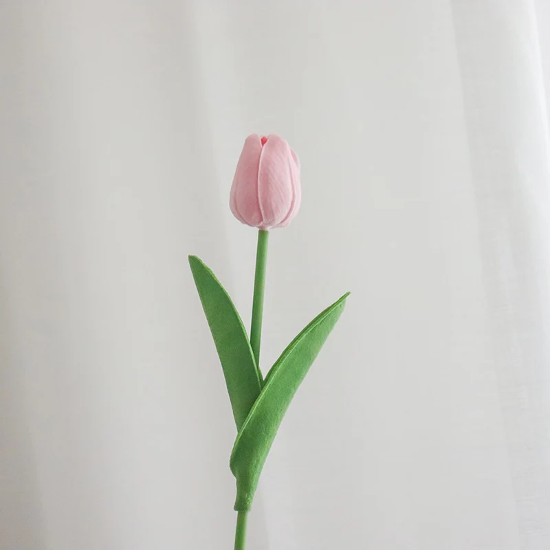 Lebensechte dekorative Tulpenstiel