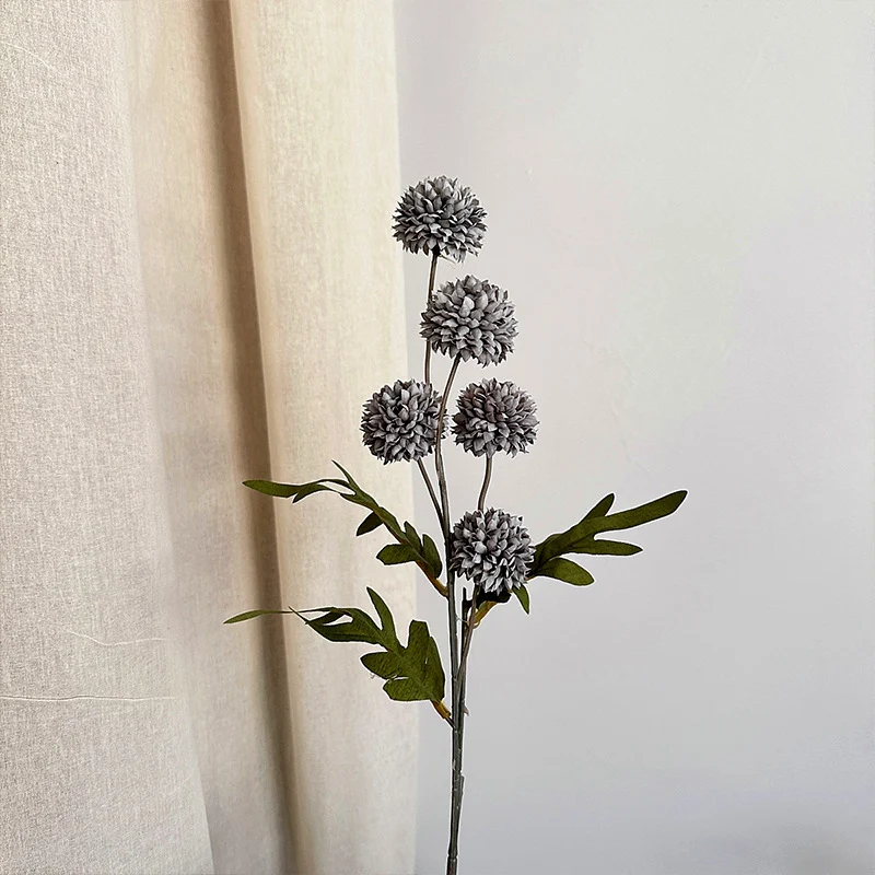 Lebensechter dekorativer Blumenstiel