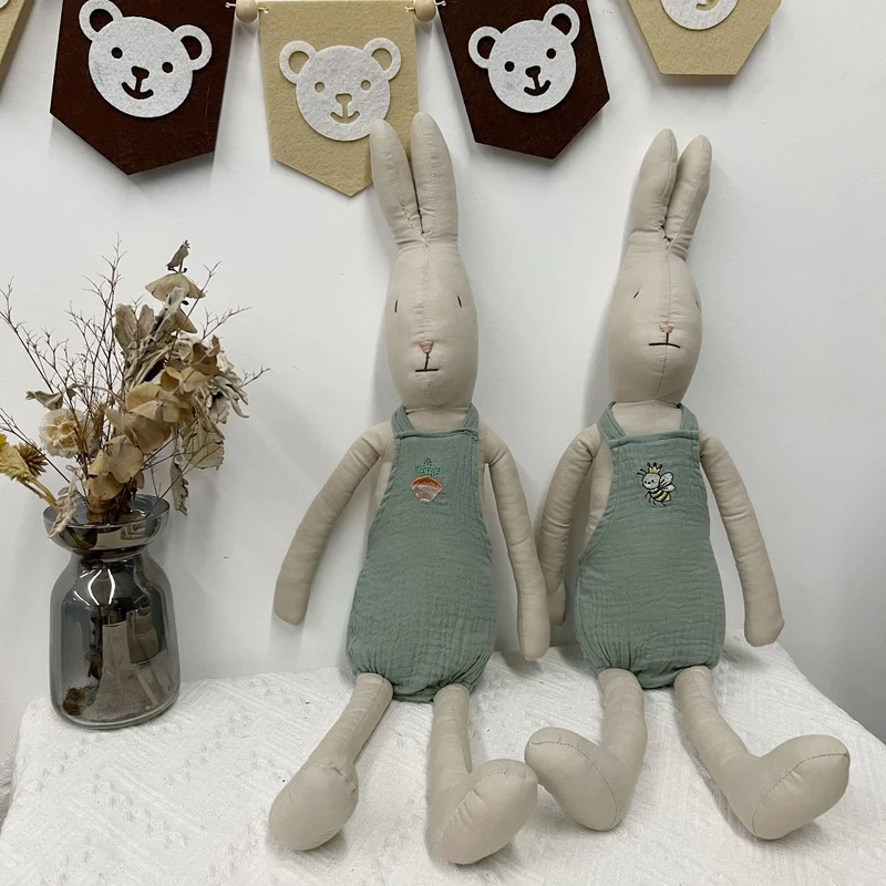 Oversized Leinen-Mischung Langbeiniger Bunny Puppe mit besticktem Musselin Overall