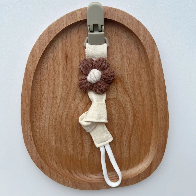 Bio-Baumwolle Schnuller-Leine mit Schnellverschluss-Clip und handgestrickter Blume